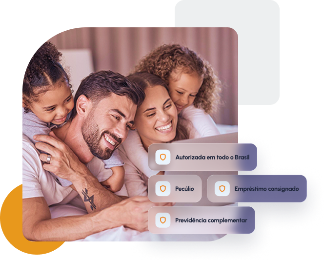Família usando notebook, da Equatorial Previdência
